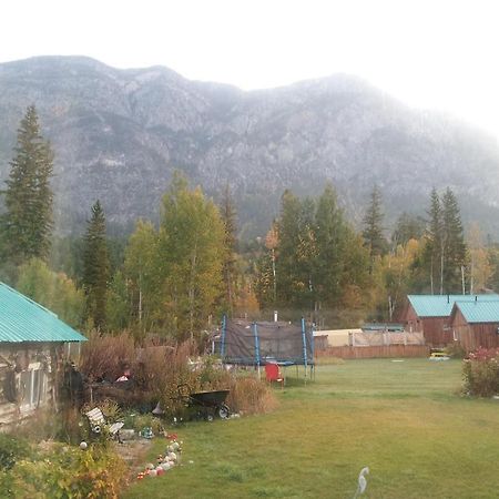 Steamboat Mountain Chalets Hotel Spillimacheen Exterior foto