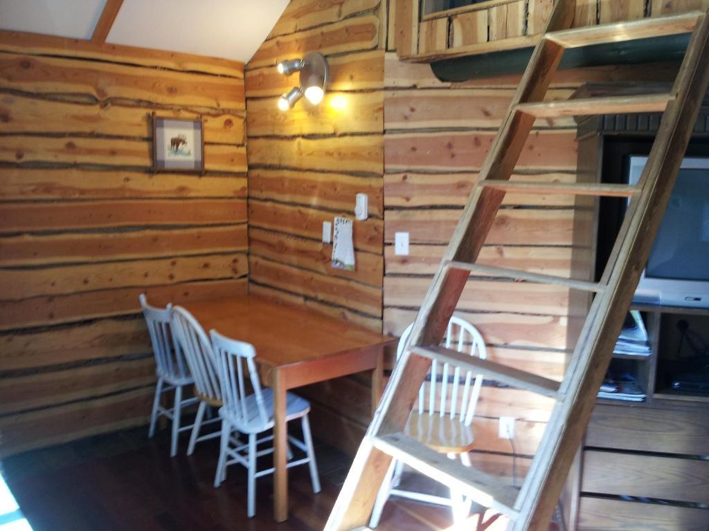 Steamboat Mountain Chalets Hotel Spillimacheen Habitación foto
